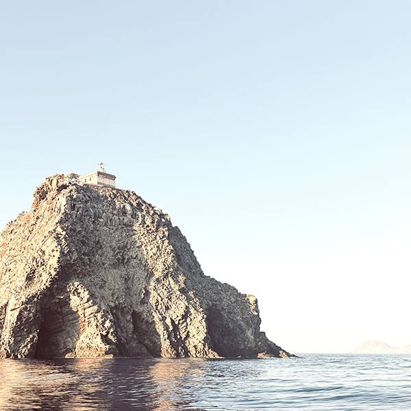 scoglio-faro-ponza